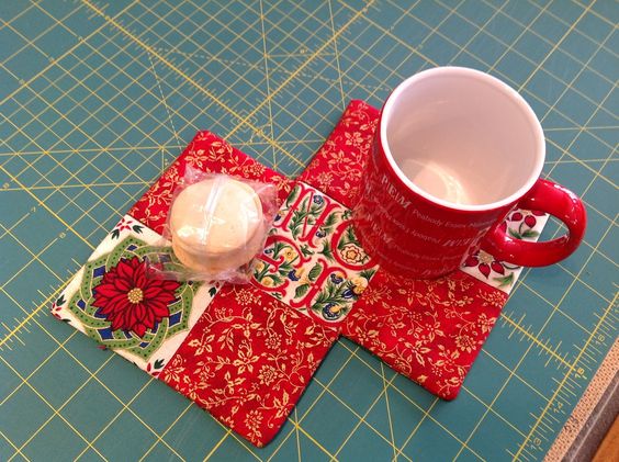 Simple Christmas mug rugs! 